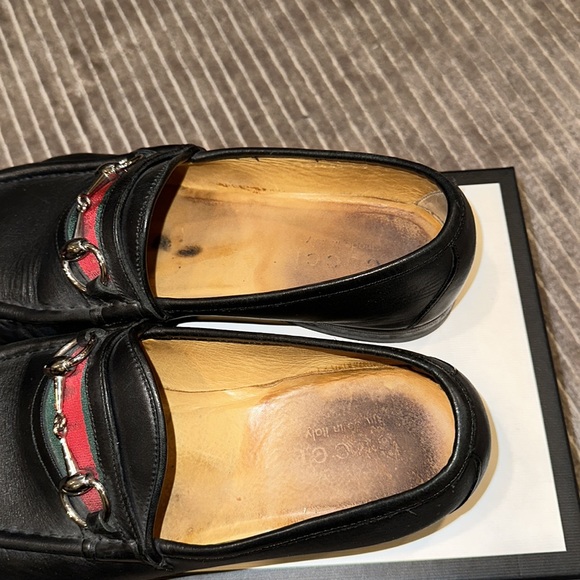 GUCCI LOAFERS WITH SIGNATURE BUCKLE DETAIL WITH BOX SIZE 9 - Picture 4 of 9